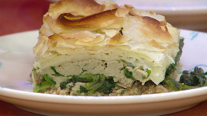 Tavuklu Börek tarifi ve malzemeleri | Tavuklu Börek nasıl yapılır?