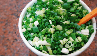 Yeşil soğan salatası tarifi