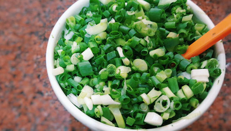 Yeşil soğan salatası tarifi