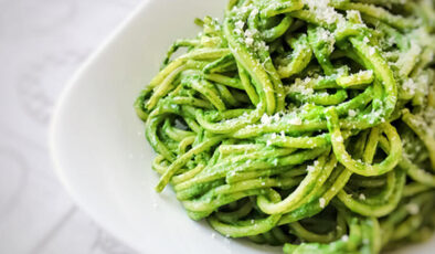 Sağlıklı makarna yok demeyin! Kaju ve pesto soslu spagetti tarifi