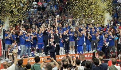 Basketbolda normal sezonların en başarılısı Anadolu Efes