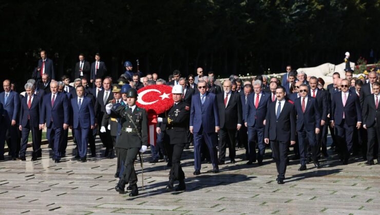 Cumhurbaşkanı Erdoğan başkanlığındaki devlet erkanı, Anıtkabir’i ziyaret etti
