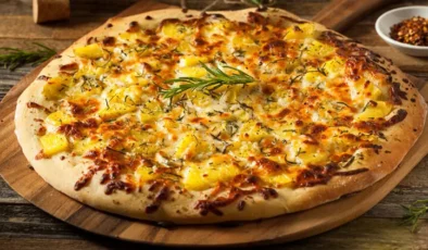 Soğanlı ve patatesli pizza tarifi