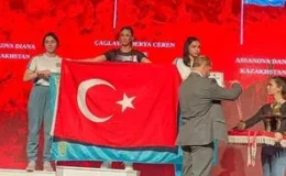 Kürsüde Türk bayraklı yanıt! Kazakistan’dan özür geldi