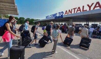 Antalya’ya gelen yabancı turist sayısı 11 milyonu aştı