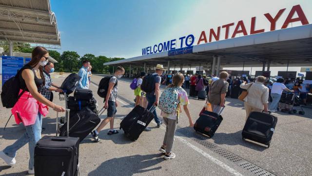 Antalya’ya gelen yabancı turist sayısı 11 milyonu aştı