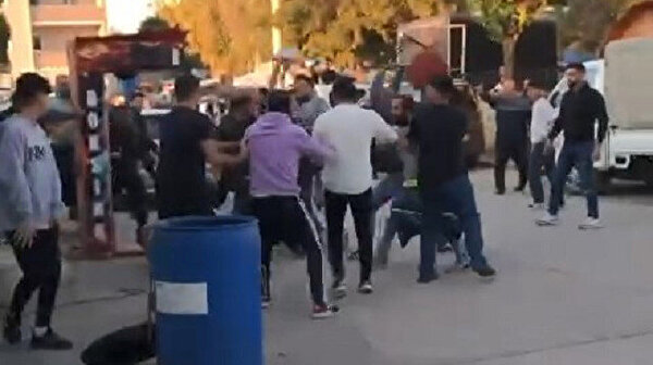 Bursa’da pazar esnafı birbirine girdi: Ortalık savaş alanına döndü