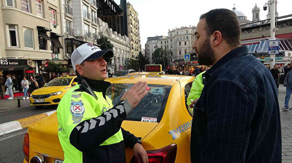 Ceza kesilen taksiciden polise küstah tepki: ‘Size yapılanları hak ediyorsunuz’