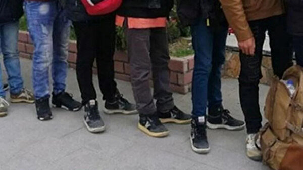 Erzurum’da yasa dışı yollarla yurda girdikleri belirlenen 34 düzensiz göçmen yakalandı