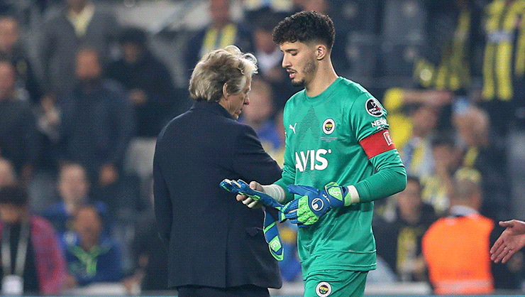 Fenerbahçede Altay Bayındır sorusu! Kalede devam etmeli mi?