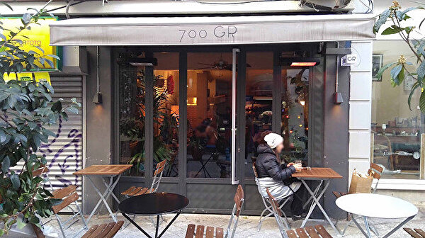 Genç kadını başörtülü olduğu için mekandan kovdular