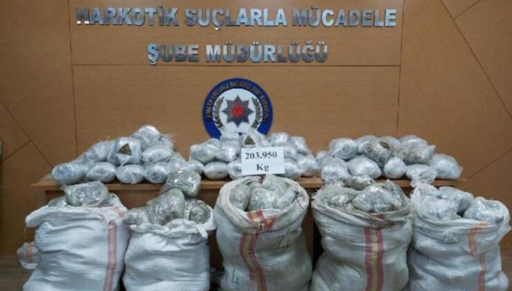 İzmir’de uyuşturucu şebekesine operasyon