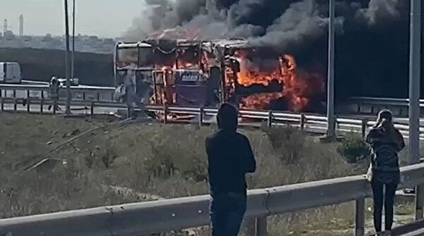 Kuzey Marmara Otoyolu’nda yolcu otobüsü alev alev yandı