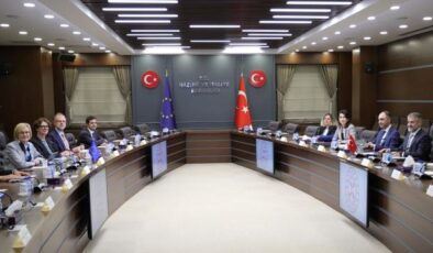 Bakan Nebati, Mairead McGuinness ile görüştü