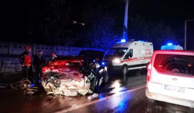 Sakarya’da 3 otomobilin karıştığı kazada 4 kişi yaralandı