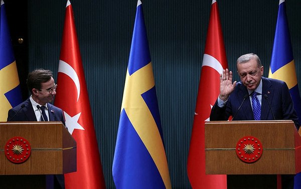 İsveç basını Başkan Erdoğan ile İsveç Başbakanı Ulf Ulf Kristersson görüşmesini değerlendirdi! Türkiye somut adım bekliyor<a href="https://www.ahaber.com.tr/gundem/2022/11/09/isvec-basini-baskan-erdogan-ile-isvec-basbakani-ulf-ulf-kristersson-gorusmesini-degerlendirdi-turkiye-somut-adim-bekliyor">.</a>
