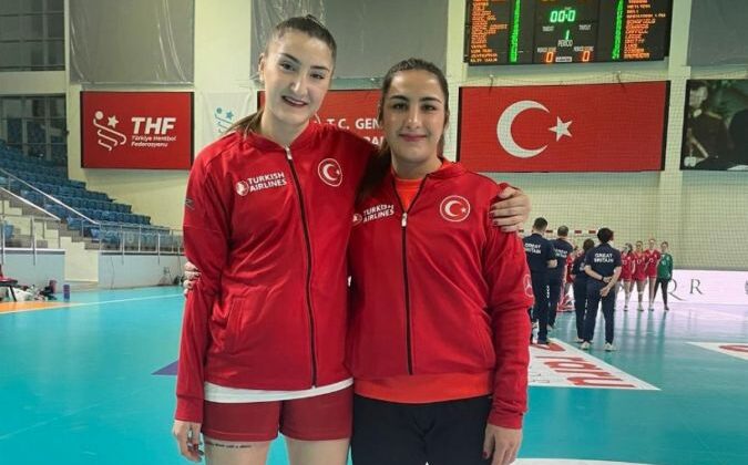 İkiz kardeşler ‘milli’ forma giydi