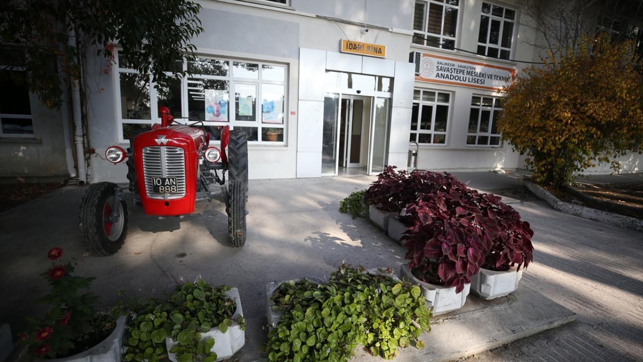 Tohum ekiminden hasada tüm aşamaları uygulamalı gören ve döner sermayeyle ürünlerin satışından harçlıklarını çıkaran öğrenciler, mezun olduktan sonra tarım eğitimi veren fakülteleri tercih ettiklerinde ek puan imkanına da sahip olacak. 