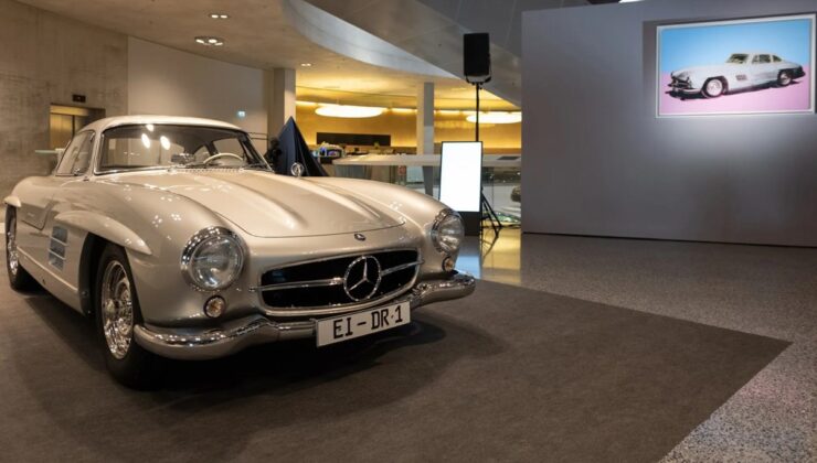 Andy Warhol’un eseri Mercedes Gullwing açık artırmaya çıkıyor