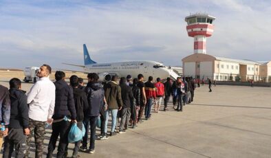 Ağrı’dan 136 Afgan göçmen, ülkelerine gönderildi