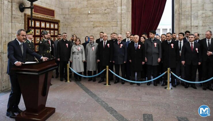 Bakan Özer ve öğretmenlerden Anıtkabir’e ziyaret