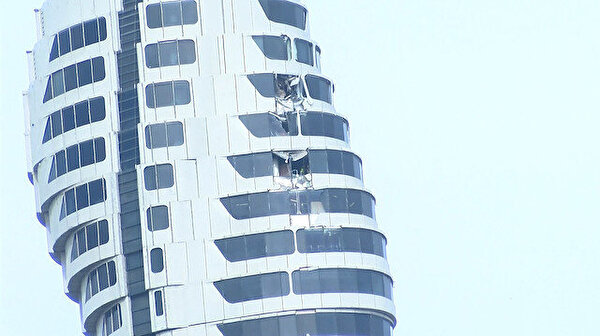 Çamlıca Kulesi’nde vinçten parça düşmesiyle dış cephede hasar oluştu