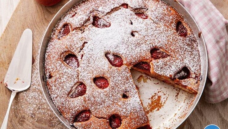 Çilekli Tarçınlı Kek