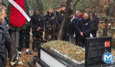 Efsane kaleci Sinan Alağaç kabri başında anıldı