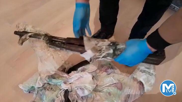 Evin çatısında uzun namlulu silah ele geçirildi