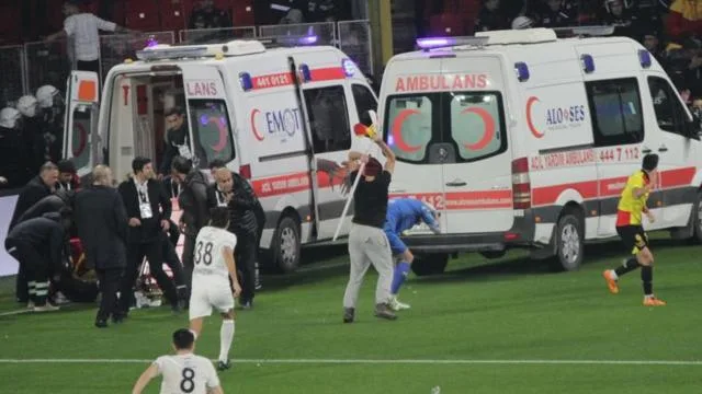 Köşe direği silah sayıldı: Derbideki saldırgan ‘kasten öldürmeye teşebbüsten’ tutuklandı