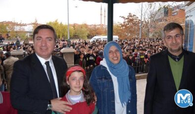 Kanser tedavisi gören öğretmene, öğrencilerinden duygulandıran ziyaret