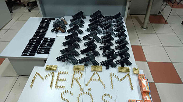 Oto yıkamacıdan cephanelik çıktı