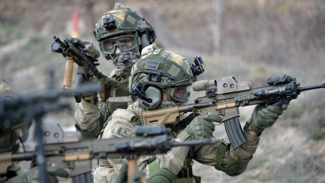 Taciz ateşi açan 5 PKK’lı terörist etkisiz hale getirildi