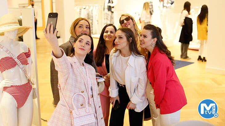 Tommy Hilfiger 2022 İlkbahar Koleksiyonu’nu tanıttı