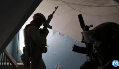 ‘Ajan’ kedi sosyal medyada tartışma yarattı: Kime çalışıyor?