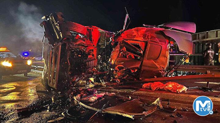 Anadolu Otoyolu’nda feci kaza: Devrilen TIR’da sıkışan sürücü hayatını kaybetti
