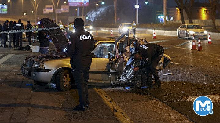 Ankara’da feci kaza: Arka koltukta oturan iki kişi yola fırlayıp can verdi