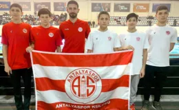 Antalyasporlu yüzücülerden beşte beş