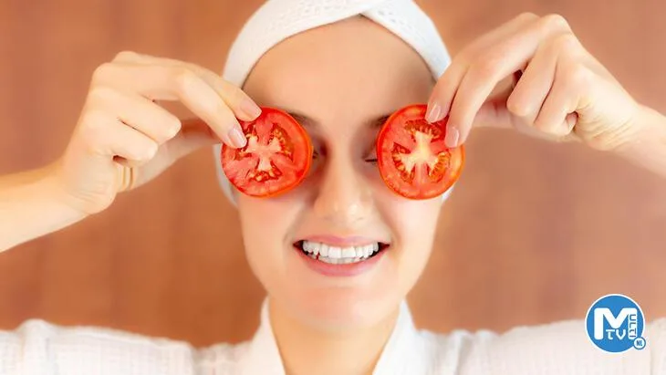 Cildi nemlendiren ve doğal bir parlaklık sağlayan domates maskesi tarifi
