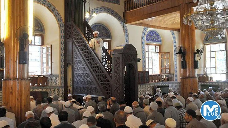 Cuma hutbesi: Kız çocuklarını evliliğe zorlamak büyük günahtır