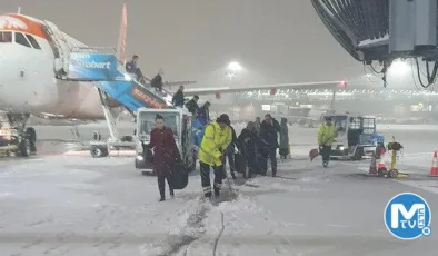 İngiltere’de kötü hava koşulları ulaşımı vurdu: Uçuşlar askıya alındı