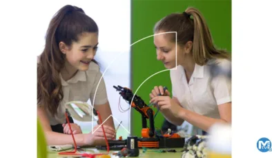 Kız öğrencilere kodlama desteği