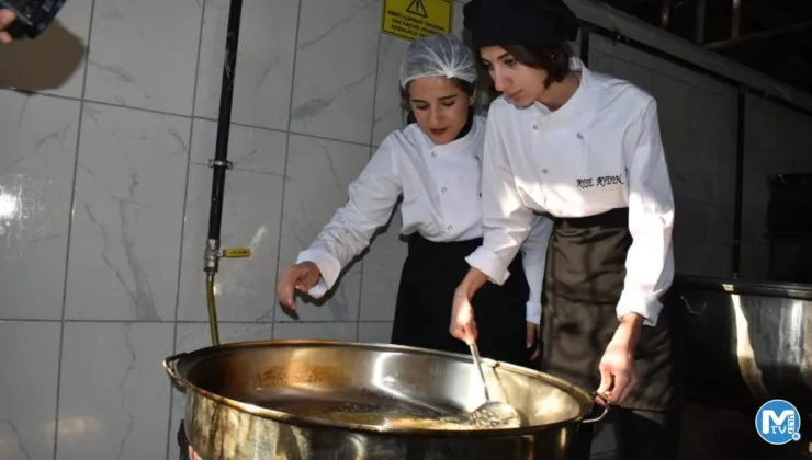 Liselilerden binlerce öğrenciye yemek