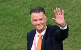 Hollanda Teknik Direktörü Louis van Gaal görevi bıraktı
