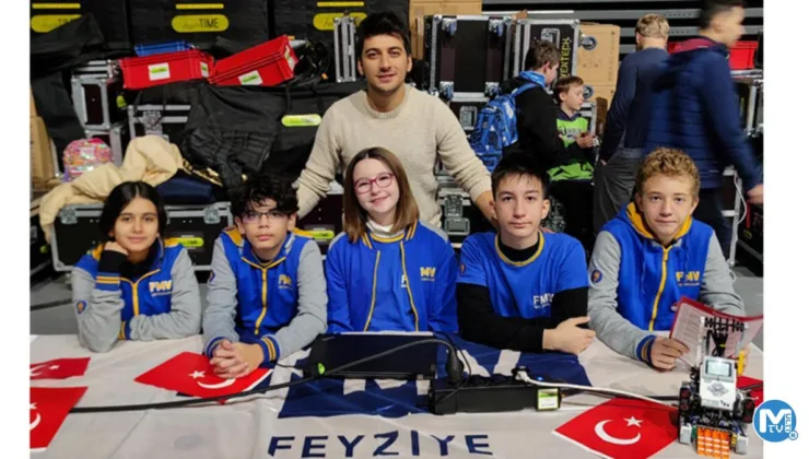 Öğrencilerin robotu dünya şampiyonu oldu
