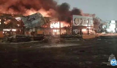 Rusya’da büyük yangın! Çatı çöktü, bir kişi hayatını kaybetti