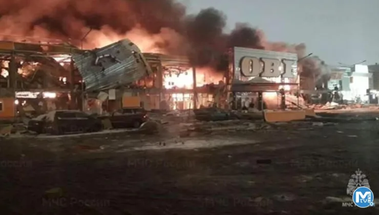 Rusya’da büyük yangın! Çatı çöktü, bir kişi hayatını kaybetti