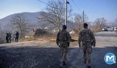 Sırbistan ile Kosova hızla savaşa sürükleniyor: Sınıra kamyon ve traktörlerle barikat kurdular