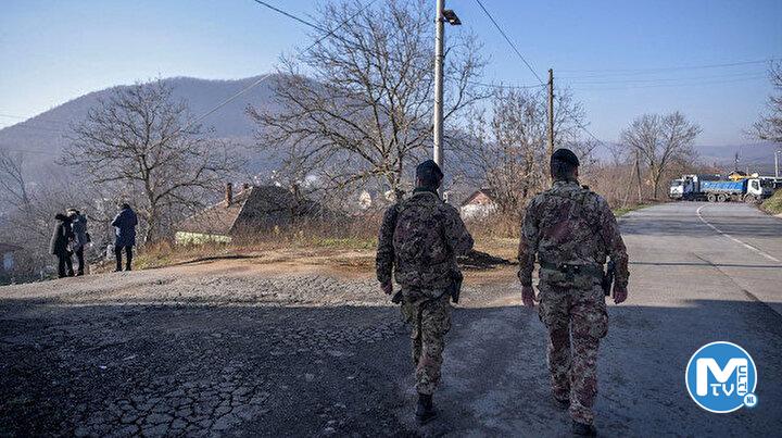 Sırbistan ile Kosova hızla savaşa sürükleniyor: Sınıra kamyon ve traktörlerle barikat kurdular