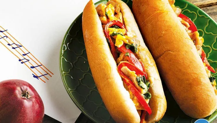 Tavuklu sebzeli mini ekmek sandviç